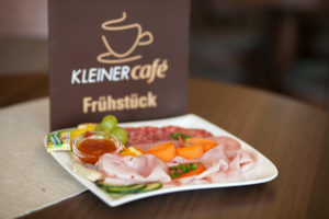 Kleiner Cafe Fruehstueck